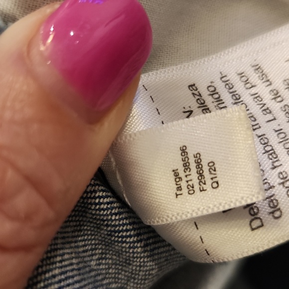 Light wash, distressed mid rise Universal Threads bermuda shorts size 14! - Picture 5 of 10